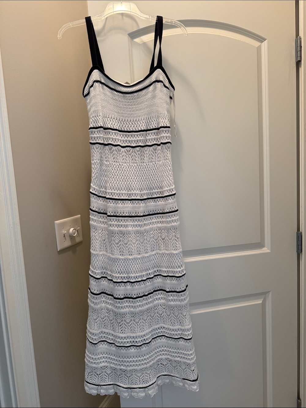 Abercrombie white & Black Striped Knit Midi Dress - Classic Summer Style , L,EUC